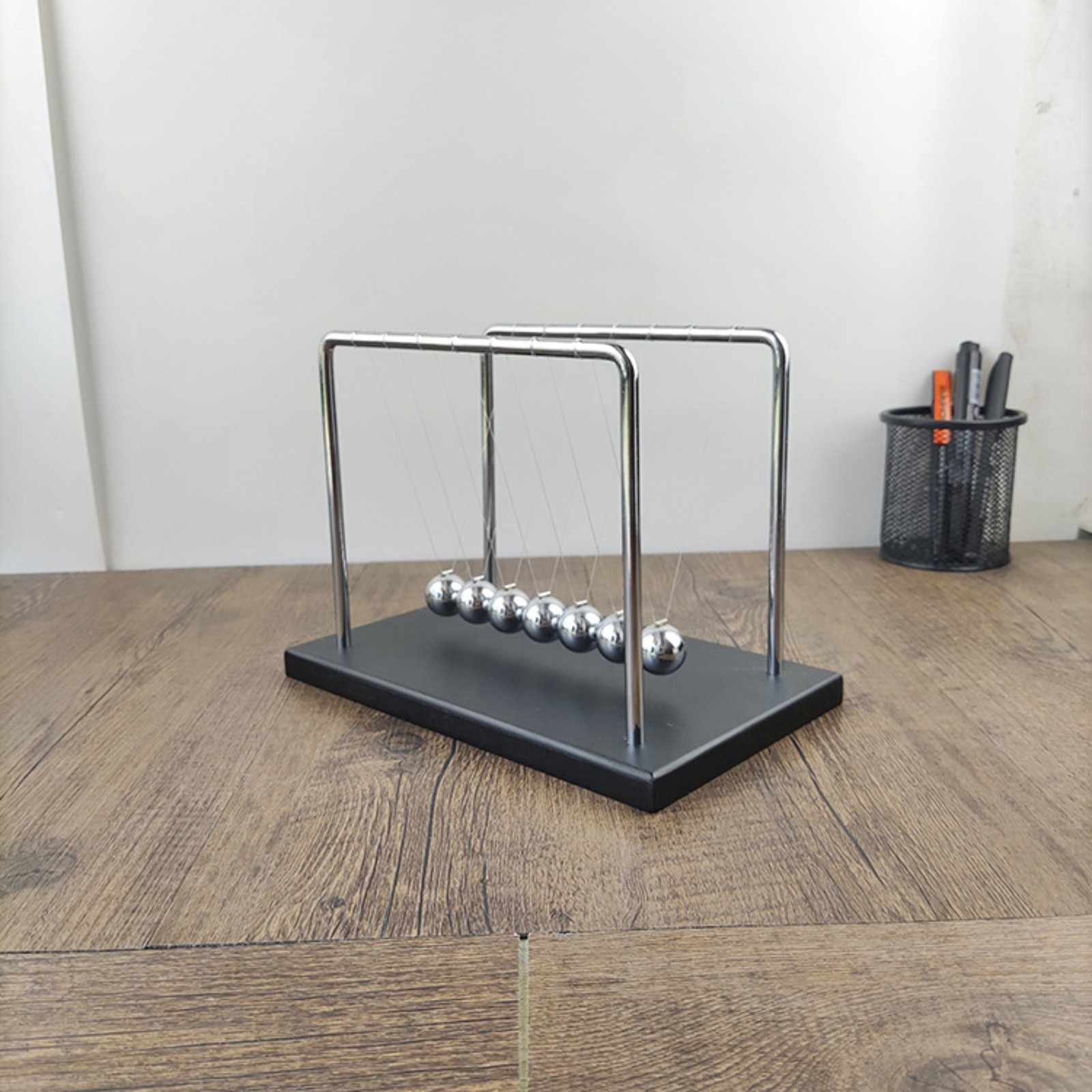 Newton Cradle Large - 7 ลูก Mechanic Curve Newton ลูกตุ้มบอลโลหะ