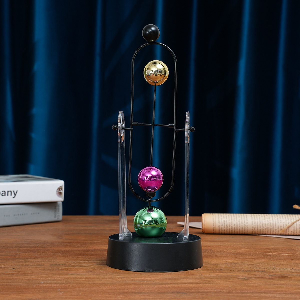 Newton Cradle Large - ของตกแต่งแบบนิวตันเพนดูลัม รูปแบบการเคลื่อนไหวต่อเนื่อง สไตล์โมเดิร์นมินิมอล สำหรับตกแต่งบ้าน สำนักงาน งานศิลปะสร้างสรรค์